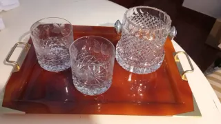 Juego de vasos y cubitera de cristal