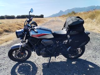 YAMAHA  XSR 700