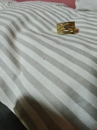 Anillo circonitas dorado