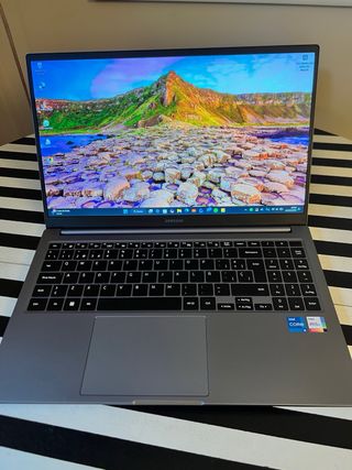 Portátil Samsung Galaxy Book 4 Gris