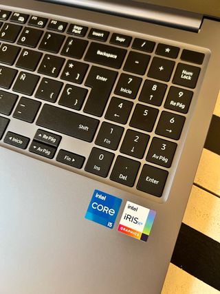 Portátil Samsung Galaxy Book 4 Gris