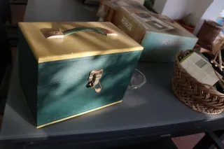 Proyector pequeño en caja