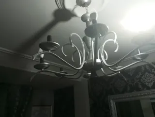 Comedor de cristal y sillas modernas