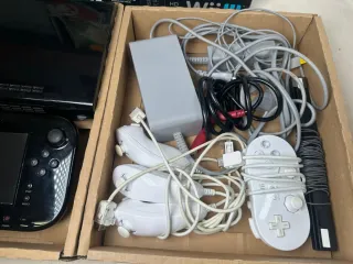 Nintendo Wii U Mario Kart 8 Premium Pack