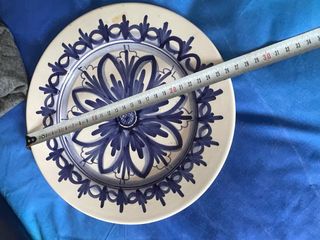 Plato decorativo flor azul y blanco