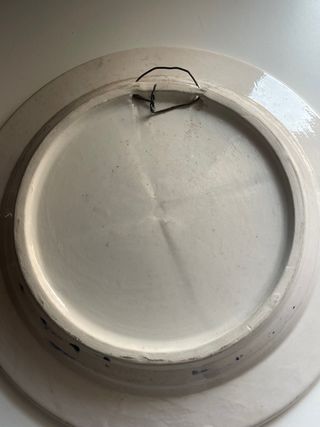 Plato decorativo flor azul y blanco