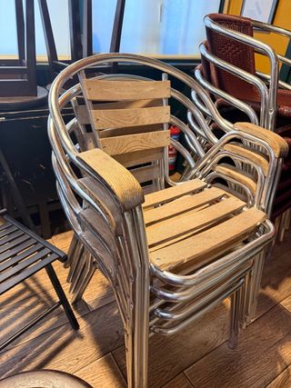 Sedie da terrazza in alluminio e legno impilabili