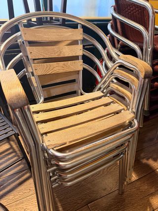 Sedie da terrazza in alluminio e legno impilabili