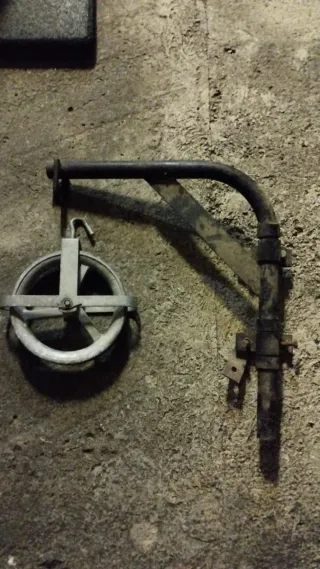 Polea metálica con soporte