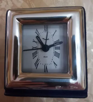 Sveglia da comodino in argento