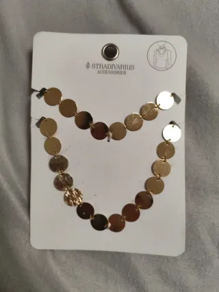 Collar Stradivarius dorado