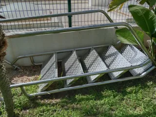 Escaleras de piscina metálicas