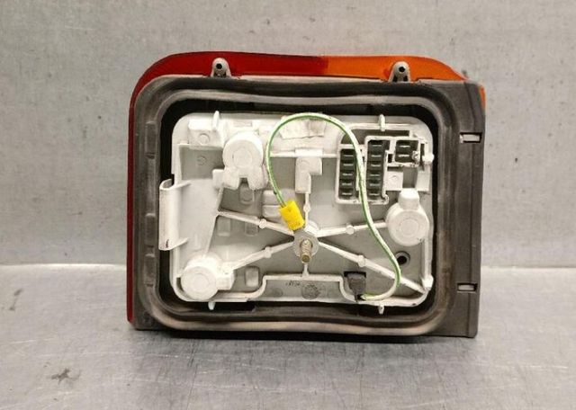 5717914 piloto tras izq 635041 peugeot 205 berlina