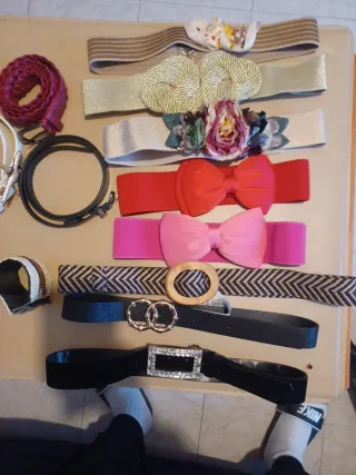 Cinture elastiche con fiocco e fiori