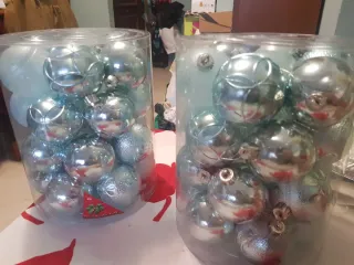 Bolas de Navidad Azules y Plateadas