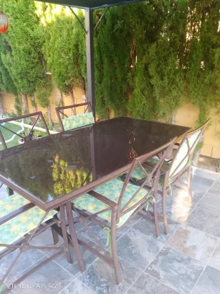 Tavolo da giardino con sedie