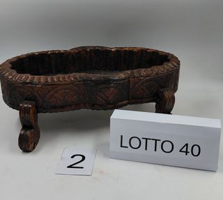 Fioriera in legno intagliato a mano