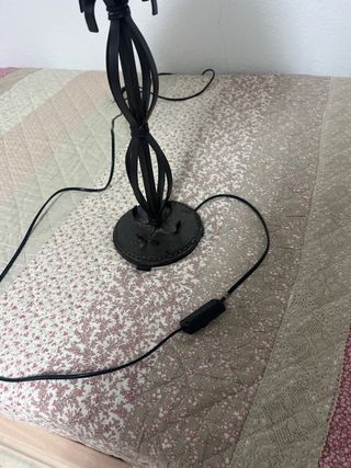 Lámpara de mesa metal y mimbre