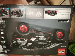 LEGO Technic Audi RS Q e-tron 42160