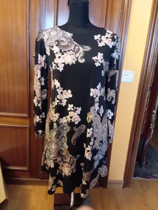 Vestido estampado floral y paisley