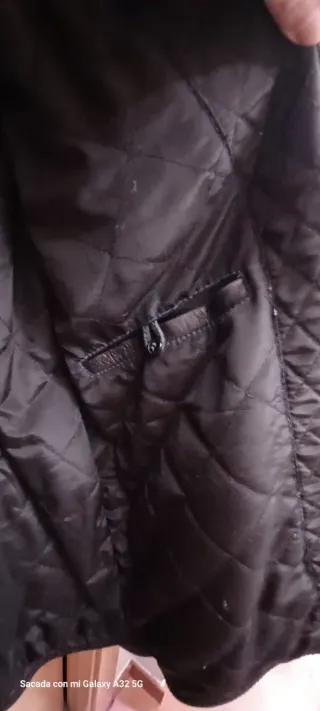 Cazadora de piel negra