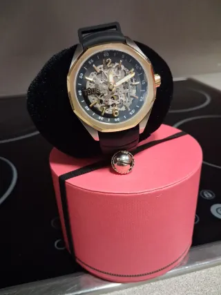Reloj Tous Esqueleto Dorado y Negro
