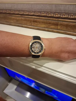 Reloj Tous Esqueleto Dorado y Negro