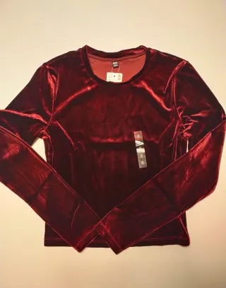 Camiseta Uniqlo terciopelo burdeos talla S