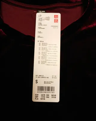 Camiseta Uniqlo terciopelo burdeos talla S