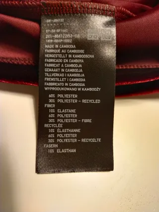 Camiseta Uniqlo terciopelo burdeos talla S