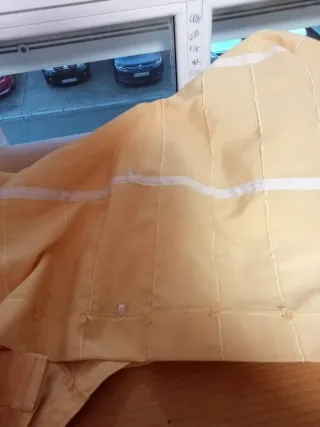 Tende gialle in tessuto