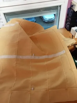 Tende gialle in tessuto