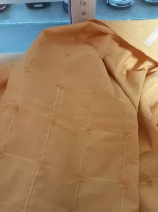 Tende gialle in tessuto