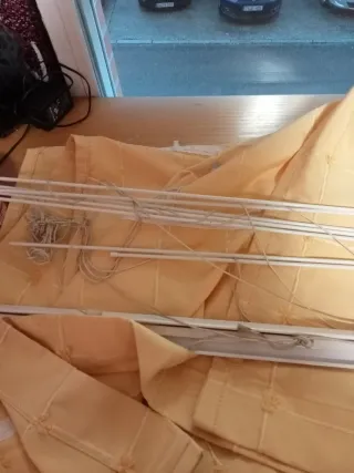 Tende gialle in tessuto