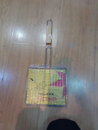 Parrilla BBQ Metal con Mango Madera