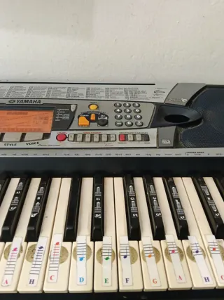 Tastiere musicali Yamaha PSR280