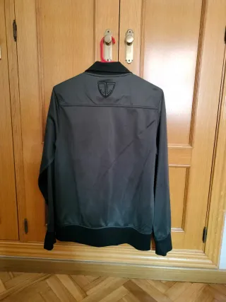 Chaqueta chico gris y negra