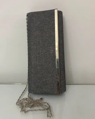 Bolso de fiesta plateado con cadena