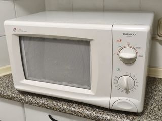 Microondas Daewoo KOG-3705