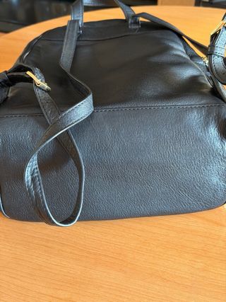 Mochila Michael Kors Negra con Tachuelas Doradas