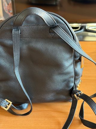 Mochila Michael Kors Negra con Tachuelas Doradas