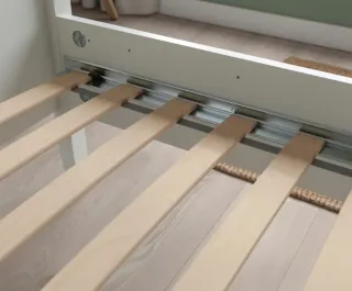 Estructura cama + colchón blanco