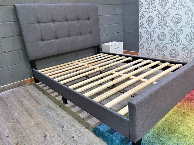 Cama Matrimonial 150x190cm con Cabecero Tapizado