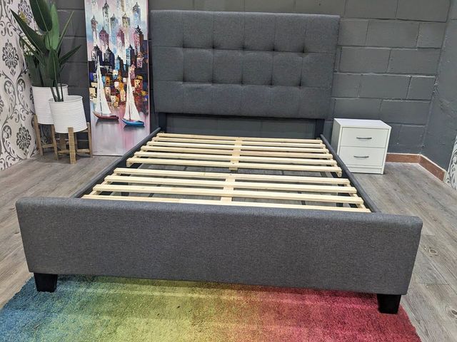 Cama Matrimonial 150x190cm con Cabecero Tapizado