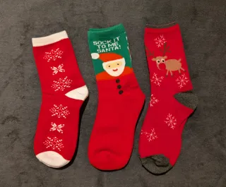 Calze natalizie con fiocchi di neve e renna