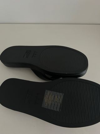 Sandalias dedo Primark negras talla 40