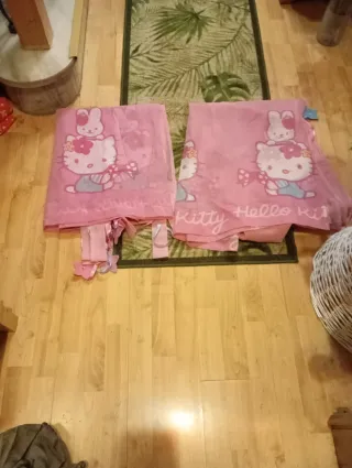 Cortinas Hello Kitty Rosas ..cada una mide 93x 1'7