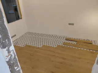 Carpintero de madera asequible