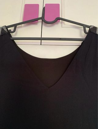 Vestido negro con detalles plateados