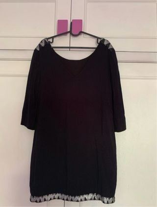Vestido negro con detalles plateados